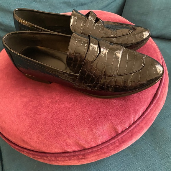 Black patent leather dark academia croc loafers - Picture 2 of 4